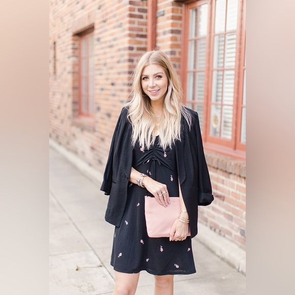 LC Lauren Conrad Dresses & Skirts - Lauren Conrad black floral dress with ties